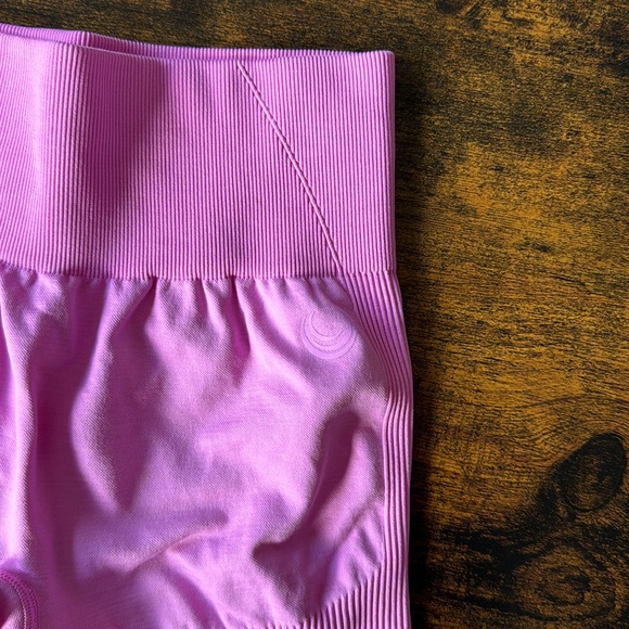 XS Lazuli Label Ultra Pink Scrunch Seamless Ribbed Contour Shorts - Picture 3 of 7